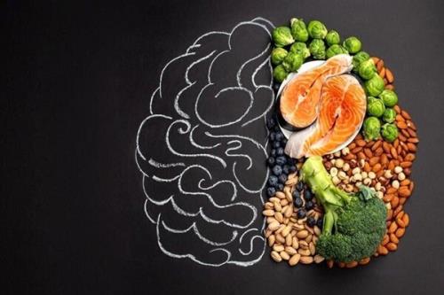 تغذیه سالم در سن بالای ۶۰ سال به تقویت مغز کمک می نماید