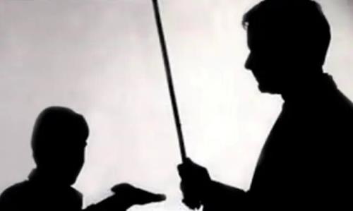 ضرب و شتم دانش آموز در مدرسه