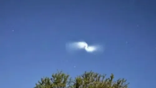 داستان نور مارپیچی مرموز در آسمان یک کشور خبرساز شد