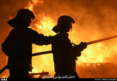 مدیركل بنادر و دریانوردی هرمزگان: حریق تحت كنترل آتش نشانان بندر شهید رجایی است